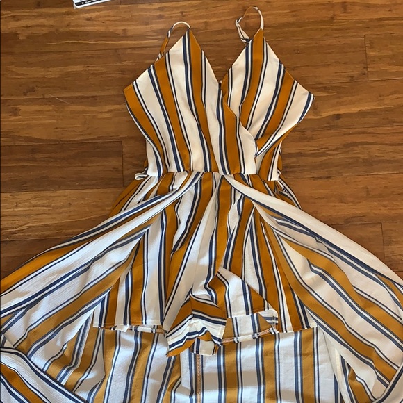 NWOT! Never worn! Jumpsuit ! Gold blue and white. - Picture 2 of 4